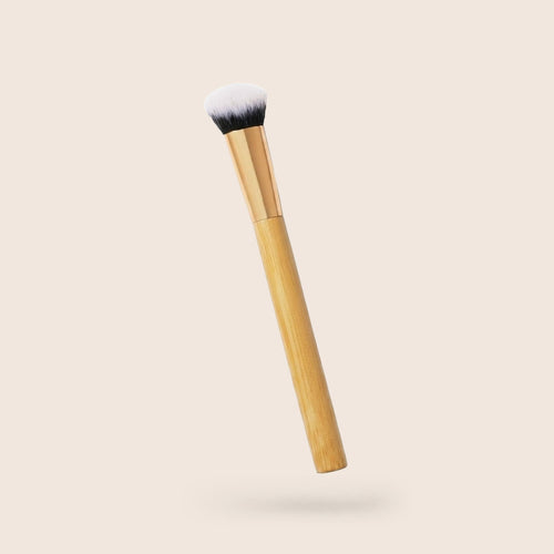 Pinceau pour appliquer le correcteur CC