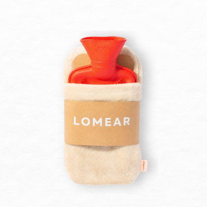 Mini bouillotte rouge avec sa housse portable crème