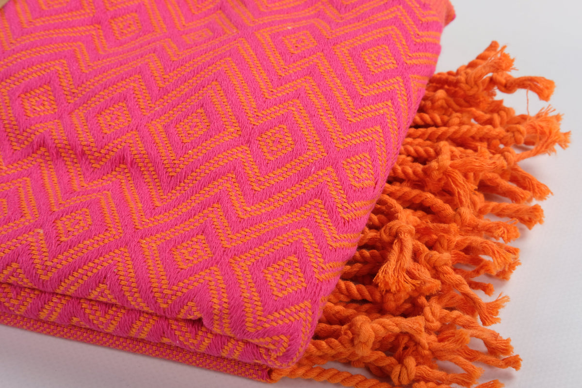 Tissage à losanges et franges bicolores