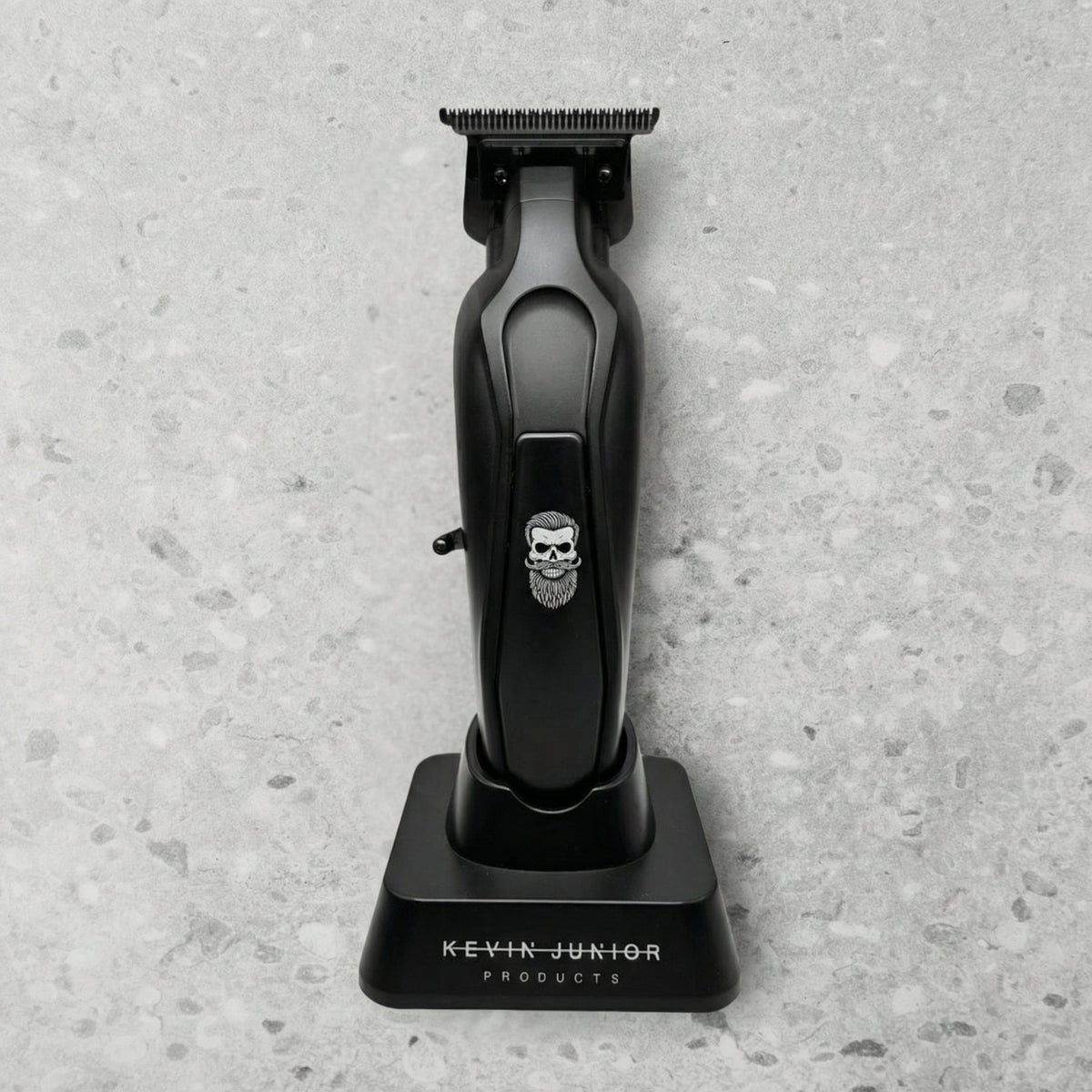 Tondeuse Pro sur son socle de charge